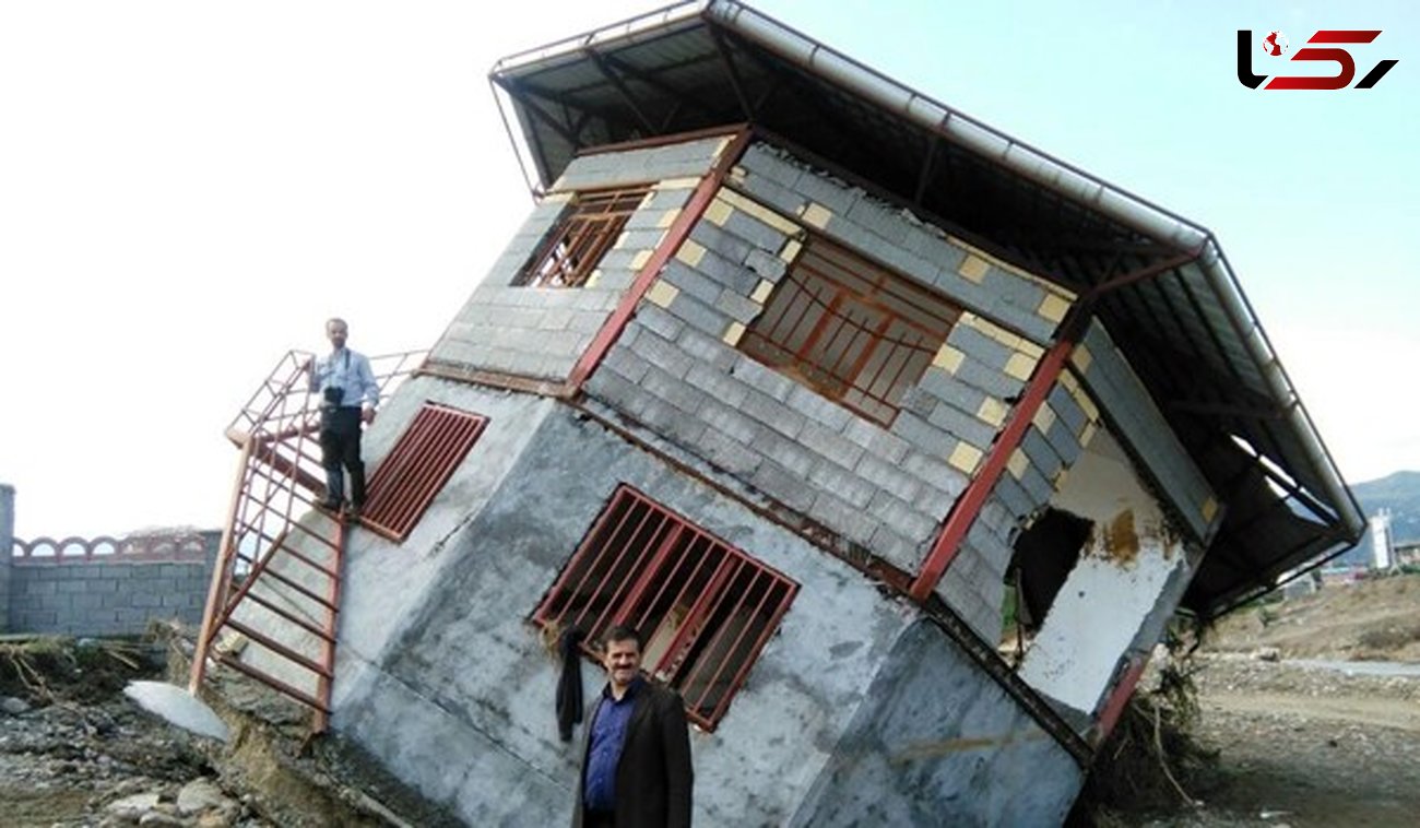 سیل خانه ساحلی را واژگون کرد+عکس