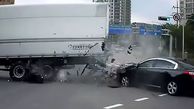 ببینید / تصادف وحشتناک یک سواری با تریلی وسط جاده + فیلم
