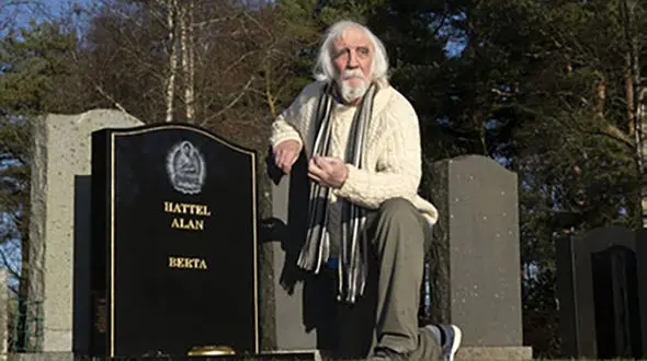 مردی به طور تصادفی قبر خود را پیدا کرد + عکس / اسکاتلند