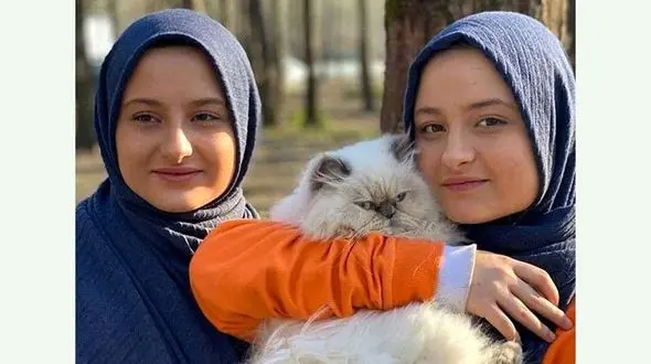  سارا و نیکا باز هم دنبال حاشیه پول ساز ! / اینستاگرام بازی برای دلار !