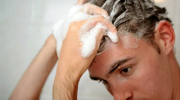 چند روز یکبار می توان از شامپو استفاده کرد؟