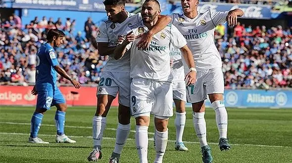 زنان محجبه بازیکنان رئال مادرید را در یک مسجد ببینید +عکس 