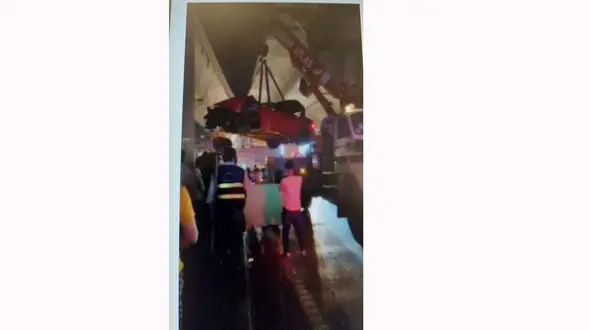 فیلم بی ام و 4 میلیاردی مچاله شده در اتوبان صدر / تصادف وحشتناک با پل صدر + عکس