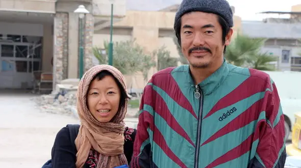 گفتگو با زن وشوهر ژاپنی که برای ماساژ درمانی به کمک زلزله زده های کرمانشاه آمده اند + فیلم و عکس