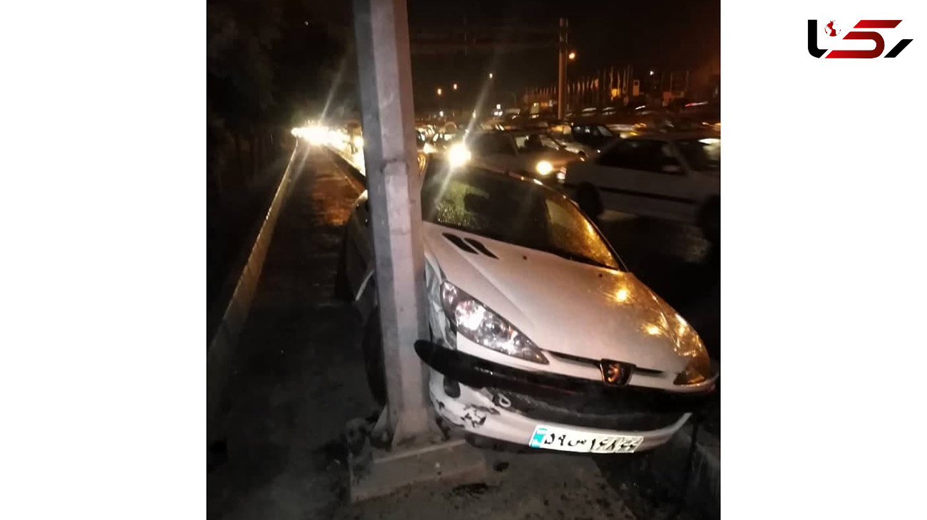 عکس از تصادف شدید پژو 206 با تیرچراغ برق / در تهران رخ داد