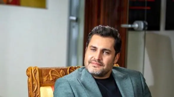 فیلم / امیرمحمد زند:  تشکر میکنم از مسئولین محترم به خاطر این قطعی‌ برق ، فقط زحمت بکشید یه کاری کنید گاز هم بره که کلا یه سره بشیم !