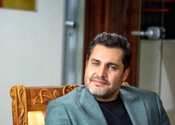 فیلم / امیرمحمد زند:  تشکر میکنم از مسئولین محترم به خاطر این قطعی‌ برق ، فقط زحمت بکشید یه کاری کنید گاز هم بره که کلا یه سره بشیم !
