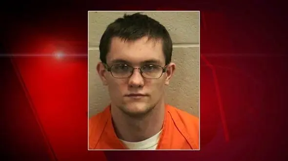 مجازات عجیب پدر شکنجه گر / او دختر 2 ماهه اش را آزار داده است + عکس