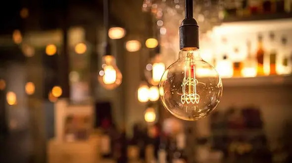 فیلم/ اعتراض سخنگوی کمیسیون صنایع مجلس به استمرار قطعی برق/ یخچال ما هم سوخت!