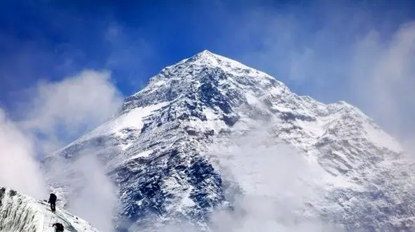 خطر سقوط برج یخی در کمین فاتحان اورست + عکس