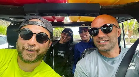 عکس / تفریحات لاکچری و  بدون ماسک بابک جهانبخش با خانواده در جزیره کیش