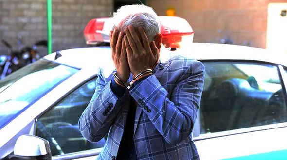 این مرد شیک پوش سارق لاکچری طلافروشی های تهران است + فیلم گفتگوی اختصاصی 