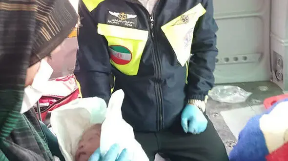 تولد پسر ایرانی در آسمان / در مشهد صورت گرفت