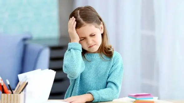 چگونه بفهمیم سردرد کودک خطرناک است؟ علائم مهم را بشناسید
