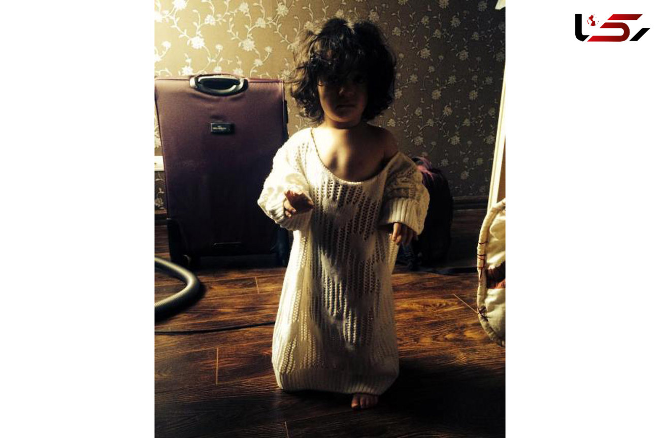 عکس بامزه از حنا دختر مجید صالحی وقتی لباس مادرش را می پوشد ! 