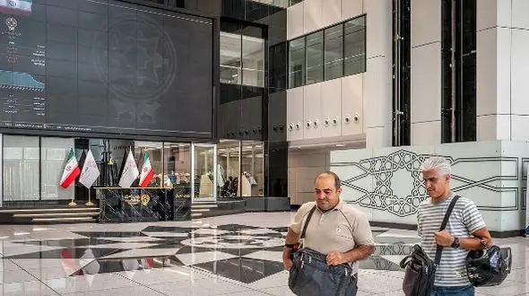 پاس طلایی دلار به بورس! چگونه بازارها تحت تأثیر قرار می‌گیرند؟