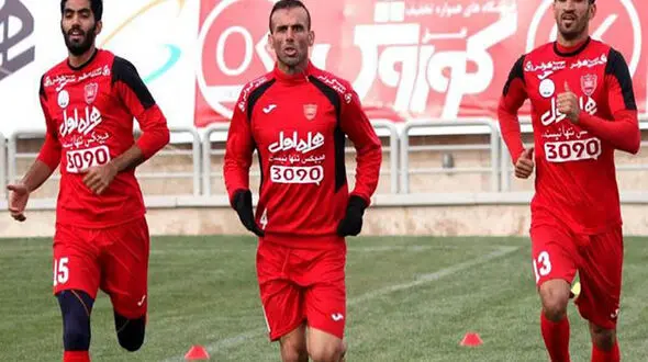 فاجعه در اردوی پرسپولیس/ مدافعان برانکو علیه یکدیگر!