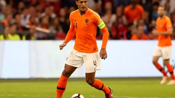 فراتر از مدافع / وقتی فن دایک درس فوتبال می دهد +ویدیو