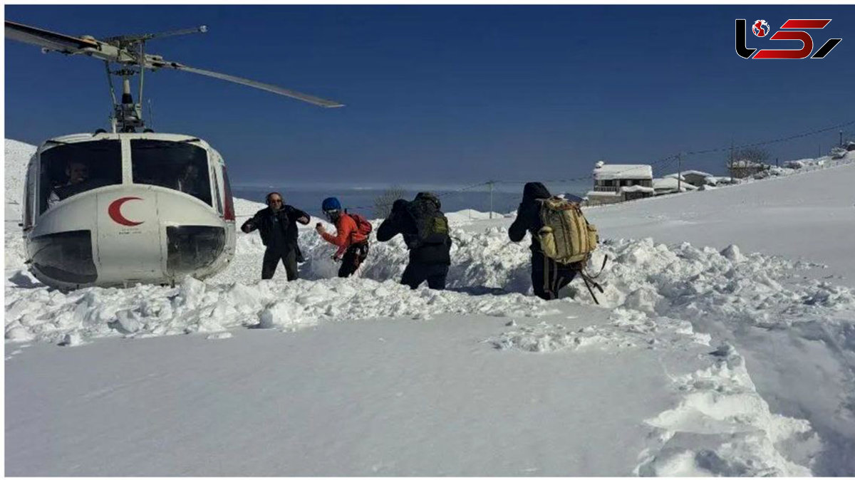 نجات گردشگران گرفتار شده در برف روستای جواهردشت