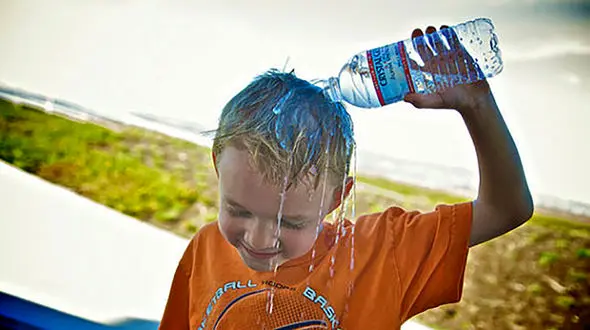 چه کار کنیم گرما زده نشویم ؟ + راهکارهایی برای کمک به فرد گرما زده