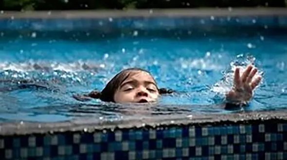 مرگ تلخ پسر 8 ساله اصفهانی در استخر
