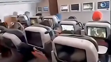 تبعیض سر به آسمان گذاشت؛ روایت فاصله طبقاتی در هواپیما + فیلم
