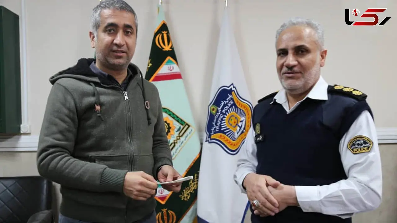 کشف چک 124 میلیون تومانی توسط مامور راهنمایی و رانندگی+عکس