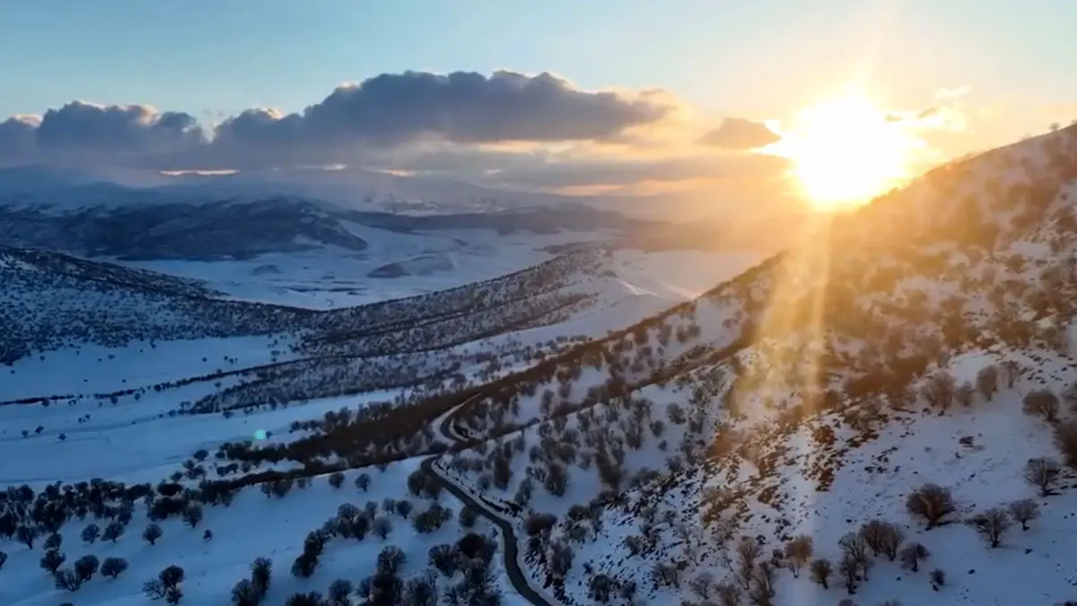 فیلم مسیر آبشار بیشه در غروب آفتاب