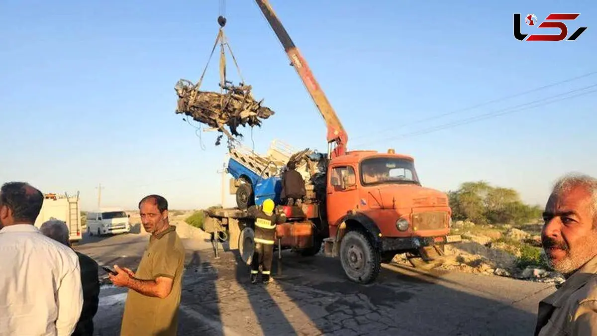 برخورد مرگبار در دیر / 4 نفر در میان شعله های خودروی زنده زنده سوختند