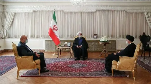 بررسی مهم‌ترین مسایل کشور در جلسه سران قوا + فیلم 