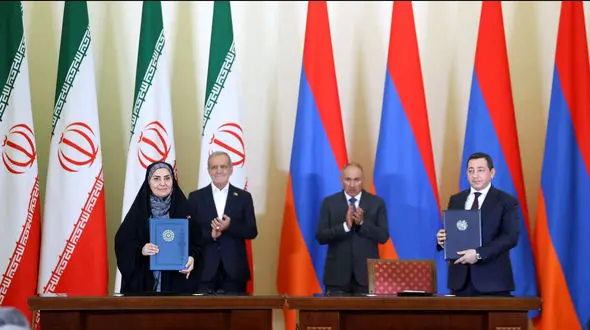 امضا تفاهم‌نامه همکاری مشترک میان وزیر راه و شهرسازی ایران و رئیس کمیته شهرسازی ارمنستان 