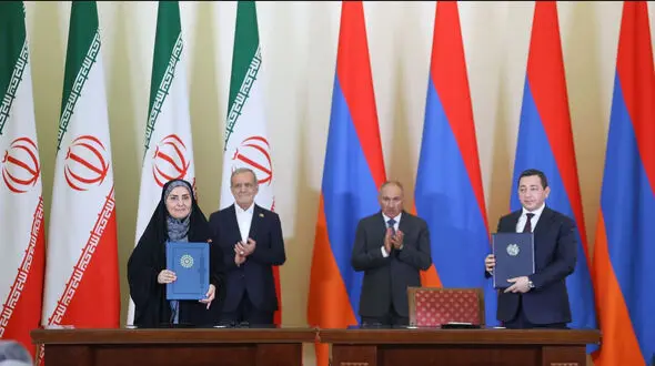 امضا تفاهم‌نامه همکاری مشترک میان وزیر راه و شهرسازی ایران و رئیس کمیته شهرسازی ارمنستان 