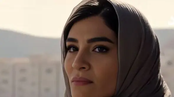 فیلم/ سکانسی از سریال پُرحاشیه؛ زمین خوردن ثریا در سریال در انتهای شب/ شما چه حِسی داشتین؟