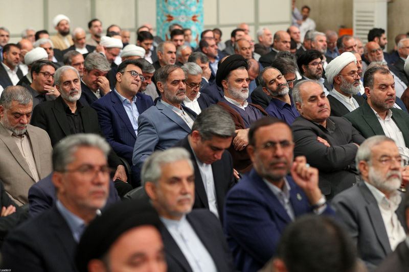 دیدار نمایندگان مجلس شورای اسلامی با رهبر انقلاب حضرت آیت الله خامنه ای -چهارشنبه ۲۱ خرداد ۱۴۰۴