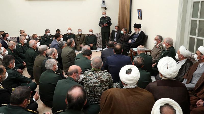 رهبرانقلاب در دیدار با فرماندهان و مسئولان ارشد نیروهای مسلح