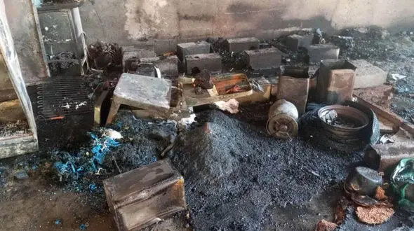 آتش سوزی گسترده در انبار ضایعات پلاستیک در مشهد