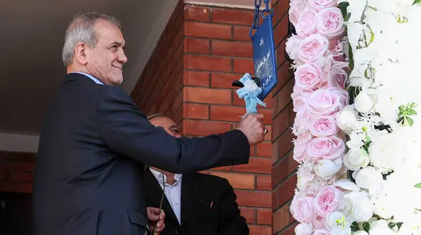 پرسش رئیس جمهور از دانش آموزان : راه وفاق در مدرسه چیست ؟