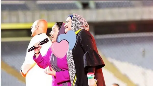 اجرای دو نفره  بهنوش بختیاری و نیلوفر امینی در استادیوم آزادی!