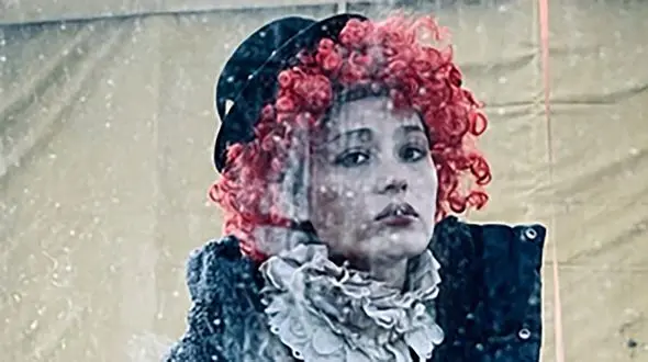 این دلقک غمگین کدام خانم بازیگر جذاب سینما است / عمرا حدس بزنید!