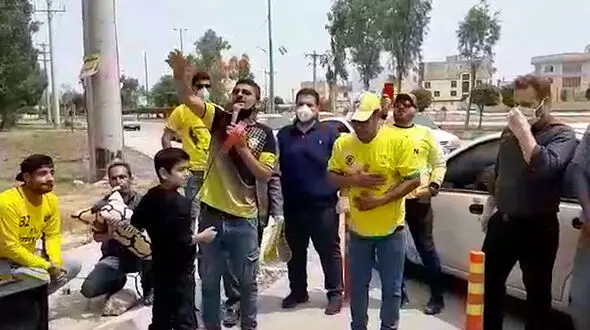 تشکر هواداران تیم صنعت نفت آبادان از کادر درمانی بیمارستان کرونایی ها در آبادان + فیلم