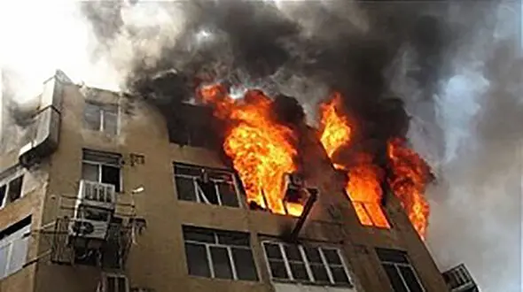 8 مصدوم در حادثه آتش سوزی در یکی از مجتمع های یزد 