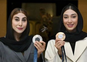 عکس/ حضور پرانرژی امین حیایی در مراسم بزرگداشت مبینا نعمت زاده و ناهید کیانی مدال آوران  المپیکی