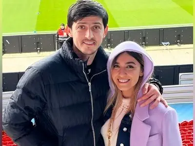 فیلم /  داستان عاشقانه مهاجم تیم ملی و همسرش/ سردار آزمون: من و خانومم تنها بودیم، چشم تو چشم شدیم و عاشق هم شدیم