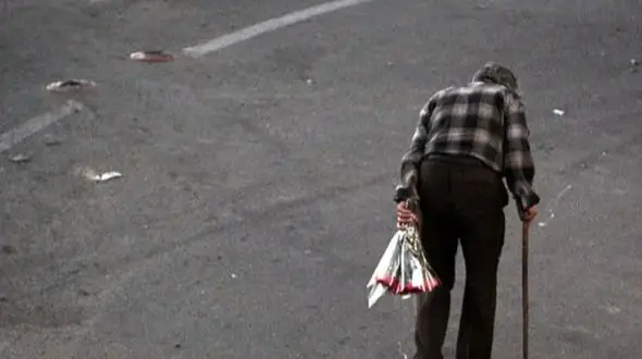 فیلم آواز خیابانی / پیرمرد سخت رو پاهاش ایستاده اما اومد گل یخ یغمایی رو خوند و همه را شوکه کرد !