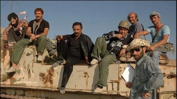 فیلم/ یادی کنیم از شاهکارترین سکانس اخراجی‌ها 2؛ تحلیل دانشجوی پزشکی برای لاپوشانی سوتی رفقا در اسارت/ امین حیایی: این قالب سر حاجی گرینوفِ