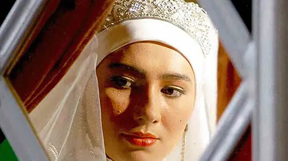 میز غذای رنگارنگ آخرین شام سال 1402 ستاره صفرآور ! /  بازیگر لیلی سریال درچشم بادترکاند ! + بیوگرافی