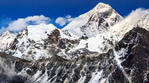 راز خفته در اورست /  پیدا شدن بقایای جسد کوهنورد + عکس 