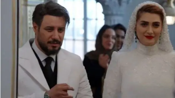 فیلم آواز و رقص الناز ملک بازیگر زخم کاری  / خانم بازیگر با حرکاتش همه بازیگرا رو  به رقص آورد به خصوص  ...