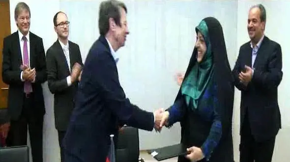 توضیح معصومه ابتکار برای دست دادن با وزیر محیط زیست آلمان +عکس
