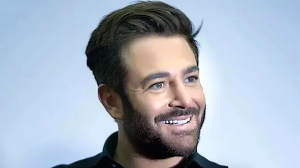 آقا رضا گلزار ریشش را از ته تراشید و سبیل گذاشت/جذاب بود جذاب تر شد+عکسی